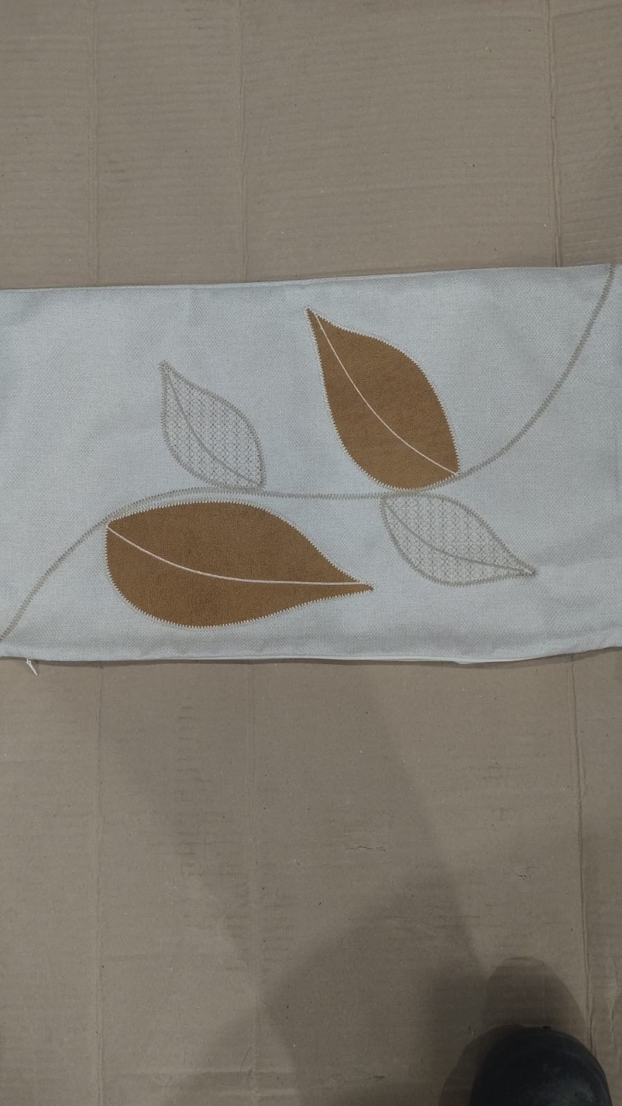 ST14 CAPA ALMOFADA FOLHAS APB 30X50 MOSTARDA