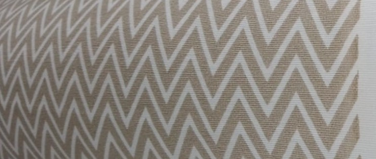TECIDO ESTAMPADO   VENEZA COR 460 ALVEJADO QUADRO 038 AQUATEC ESPATULADO CHEVON BEGE