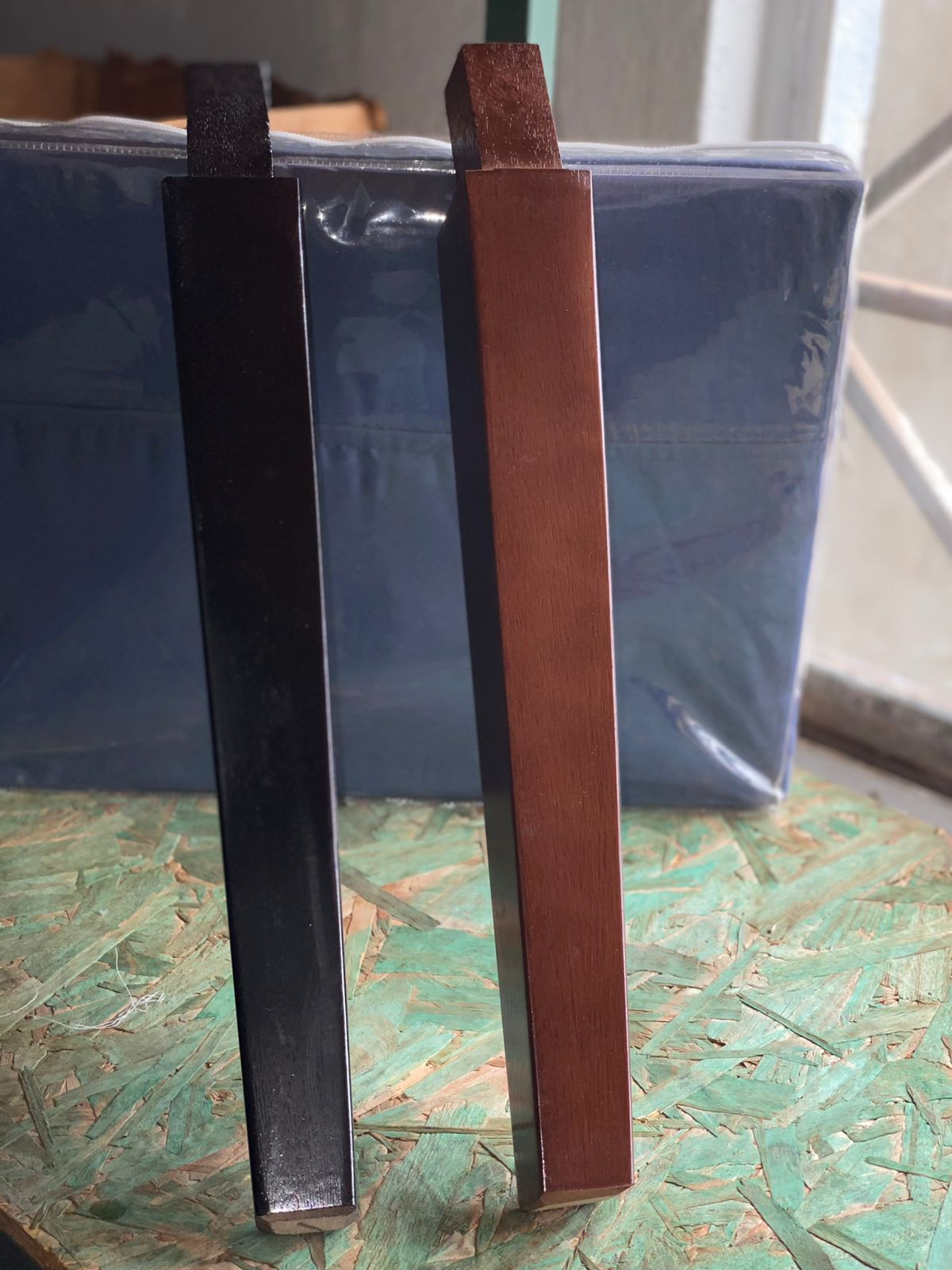 PE CADEIRA CORES TABACO E MOGNO DIVERSOS