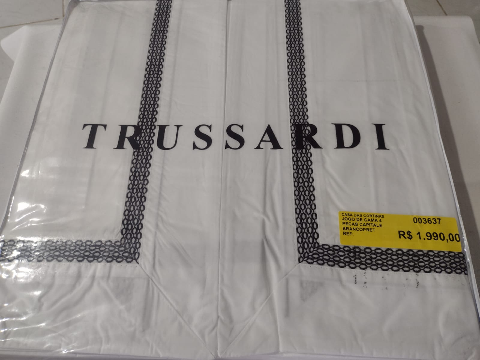 JOGO DE CAMA 4 PECAS CAPITALE BRANCOPRETO TAMANHOEMCM 24000X26000 RETANGULAR QUEEN