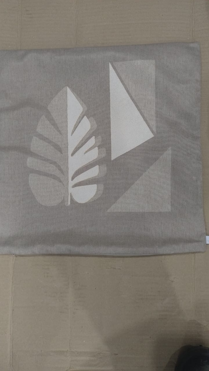 C37 CAPA ALMOFADA FOLHA 1 43X43 AREIA