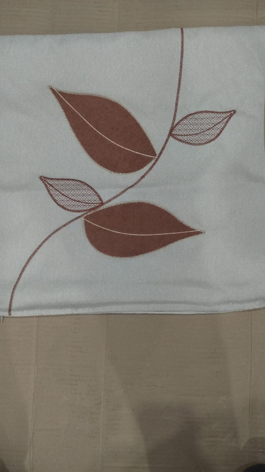 ST27 CAPA ALMOFADA FOLHAS APB 50X50 MARROM