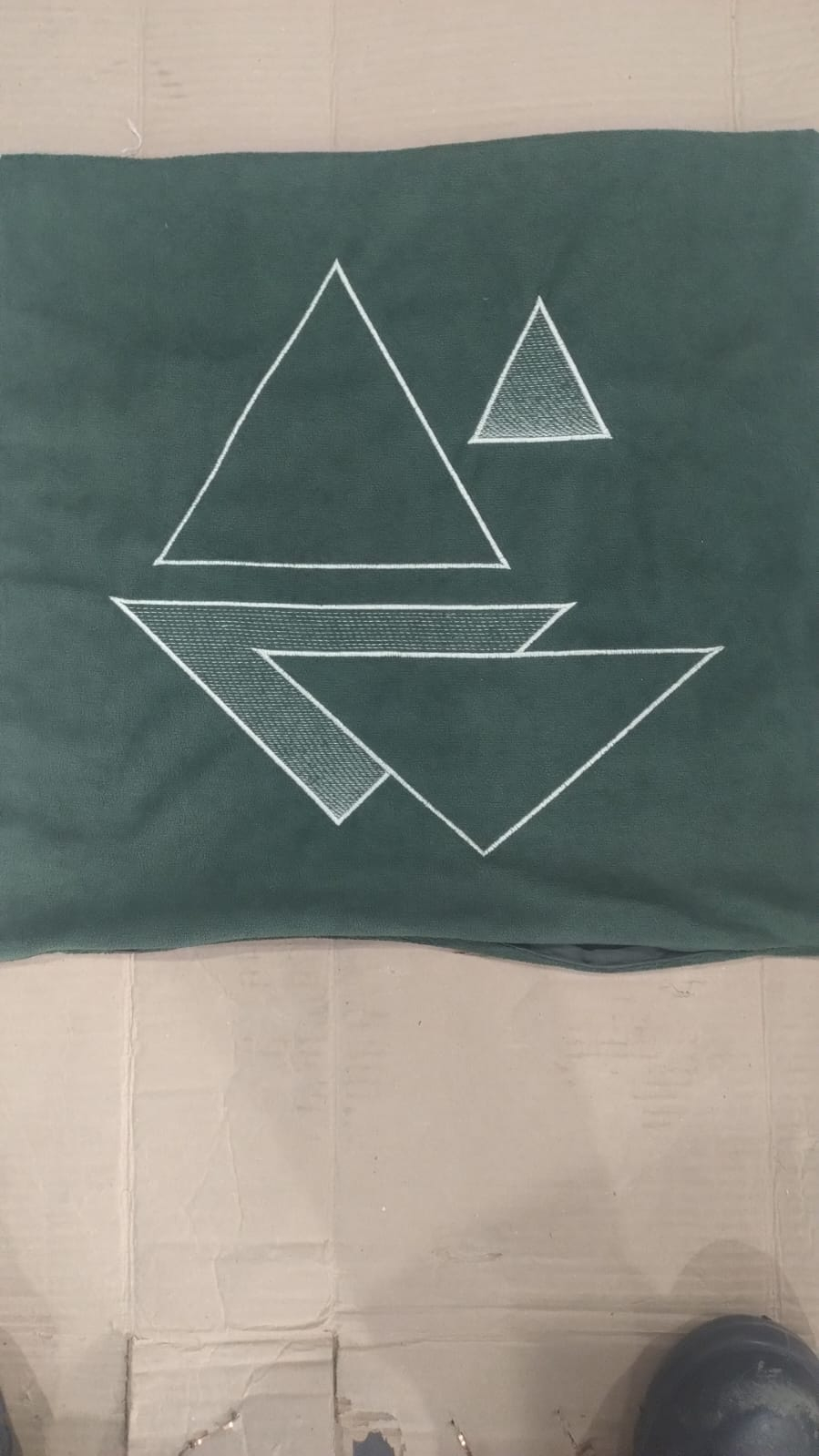 ST50 CAPA ALMOFADA TRIANGULO 50X50 VERDE